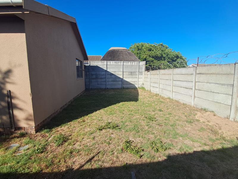 To Let 2 Bedroom Property for Rent in Peerless Park Western Cape